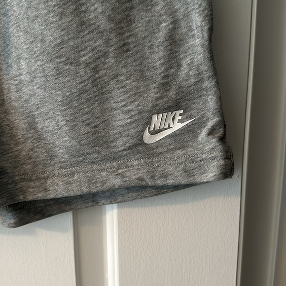 Nike women knit grey shorts size M - Picture 2 of 4